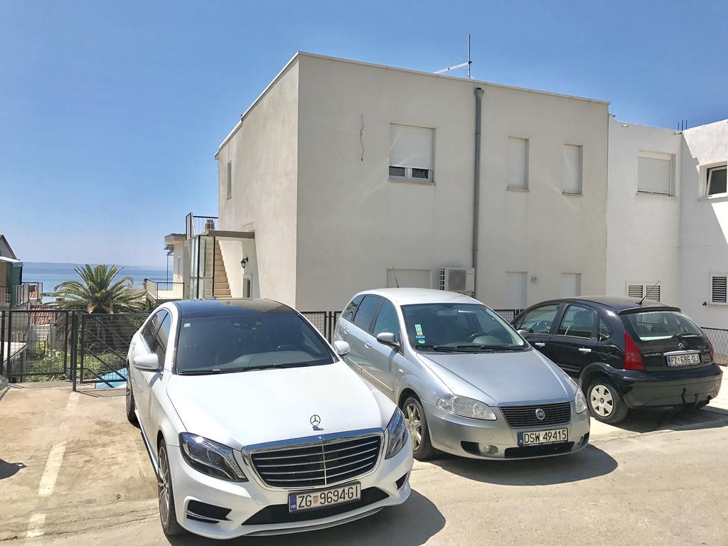 Luxury Domgjoni *