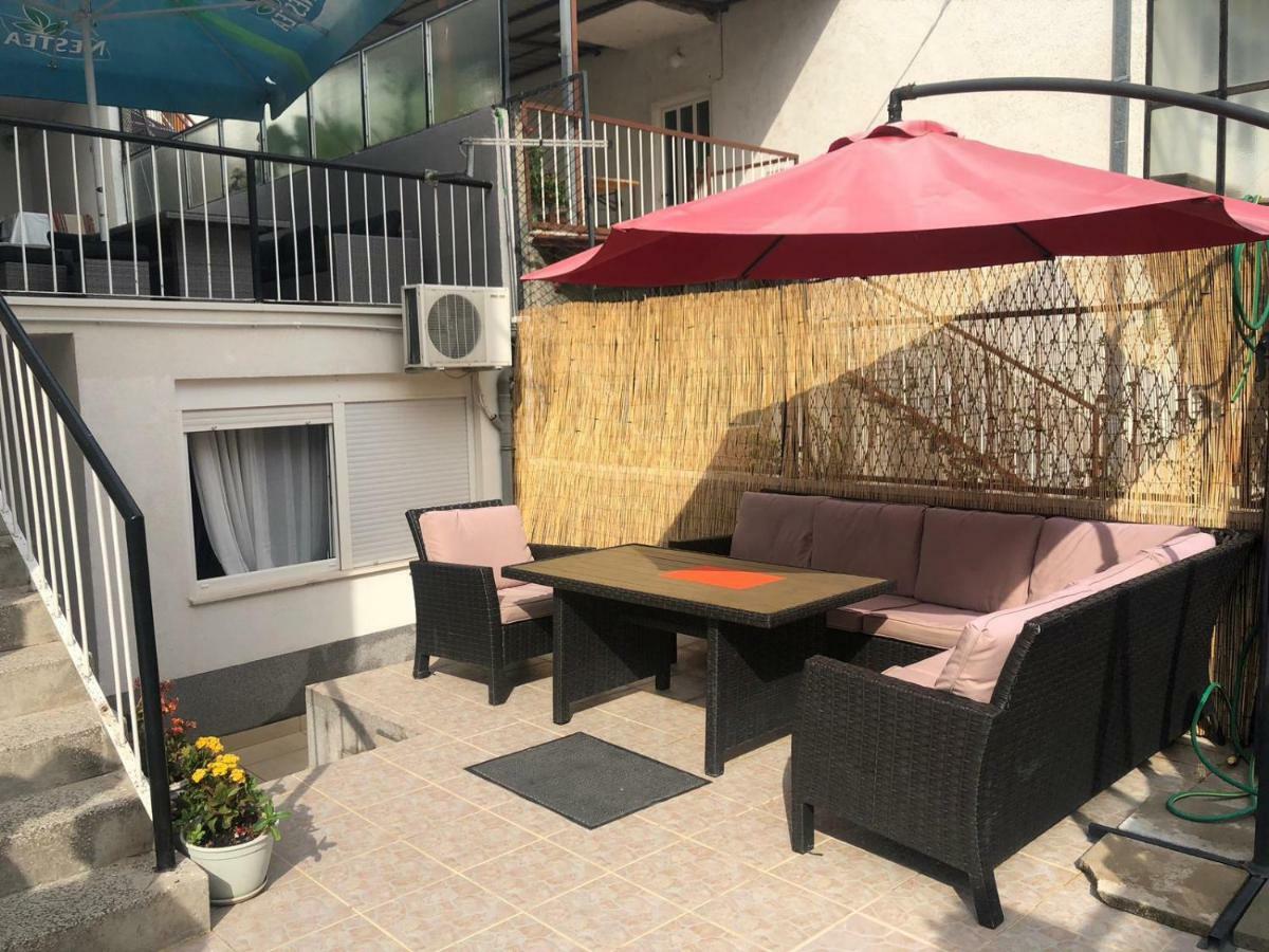 Luxury Domgjoni * Podstrana
